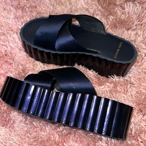 Tory Burch Scallop Wedge Flip Flop Satin size 7 Navy